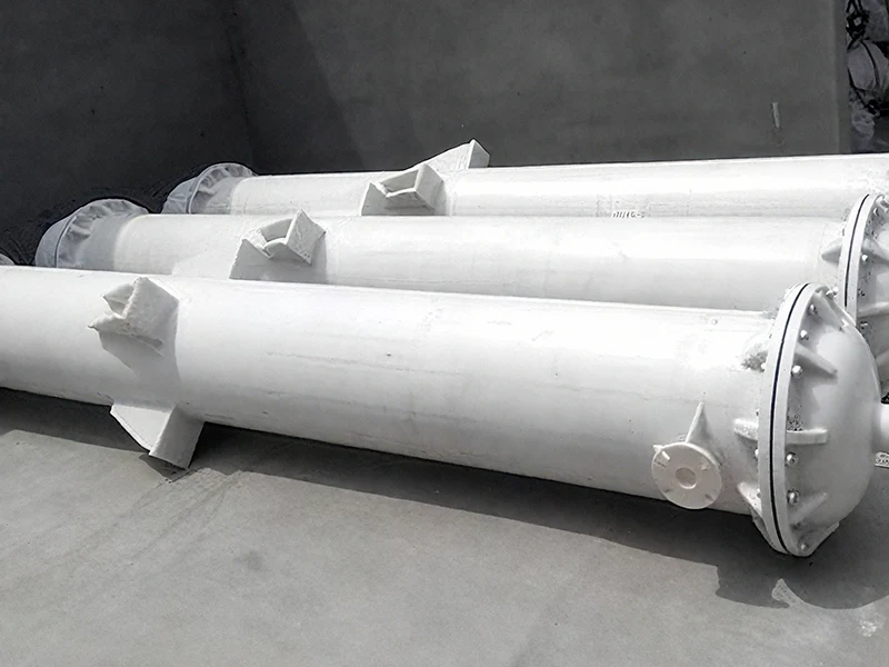 Polypropylene shell-and-tiub kondensor